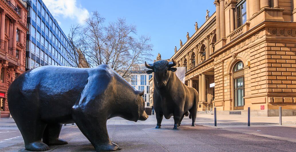 Bulle und Bär vor der Frankfurter Wertpapierbörse